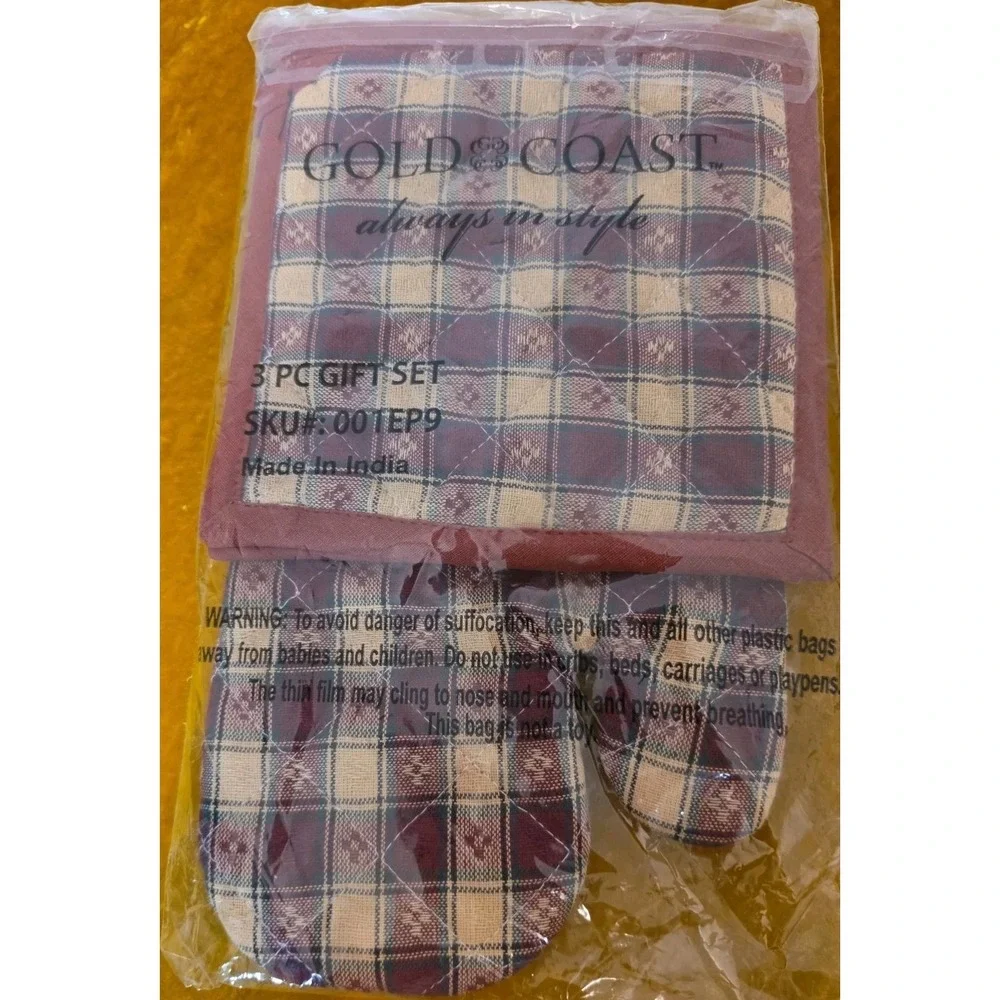 Plaid Gold Coast 3 Pc. Kitchen Set Potholders Oven Mitt Gift Set New Burgundy